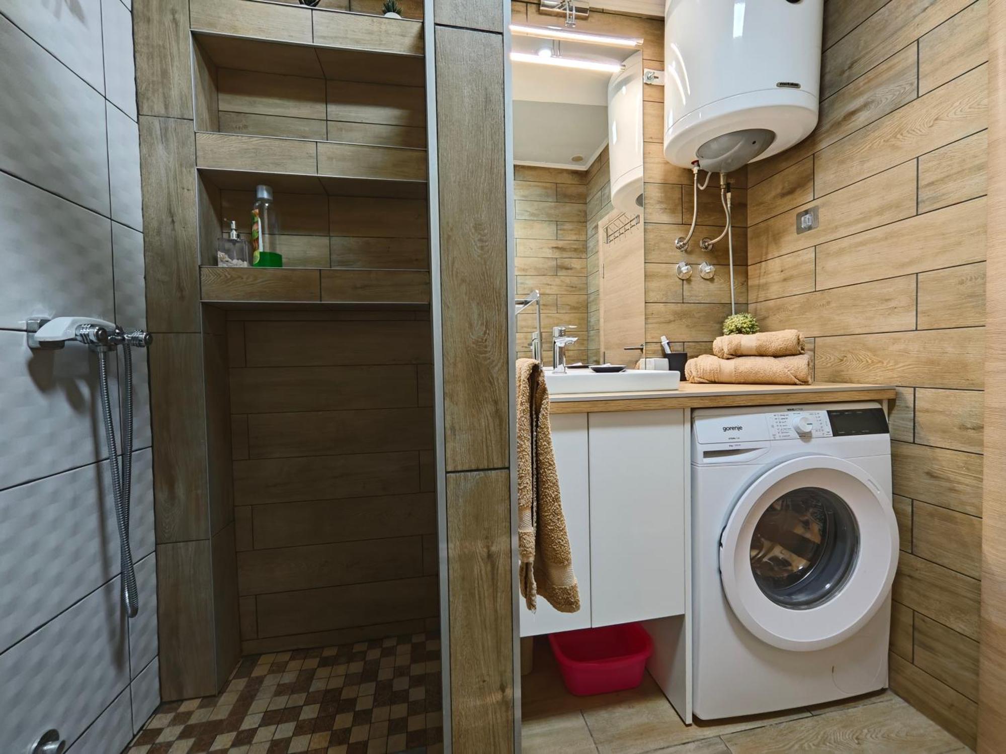 Apartman Julija 下米拉诺瓦茨 外观 照片