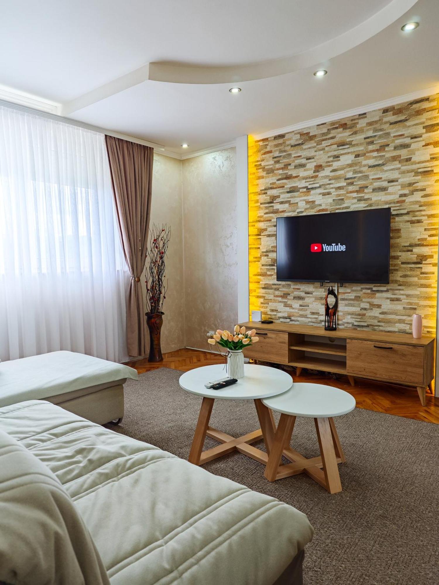 Apartman Julija 下米拉诺瓦茨 外观 照片