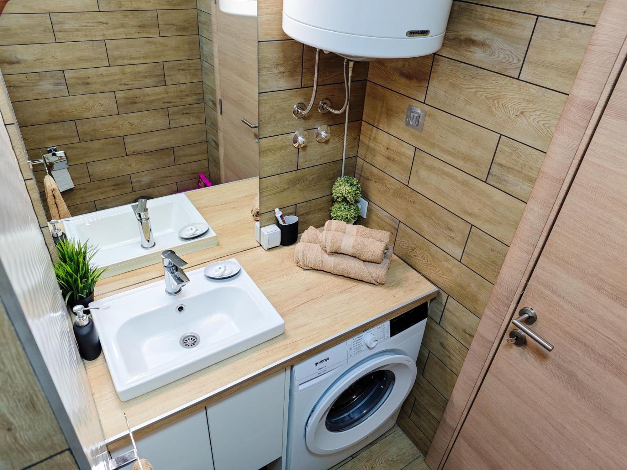 Apartman Julija 下米拉诺瓦茨 外观 照片