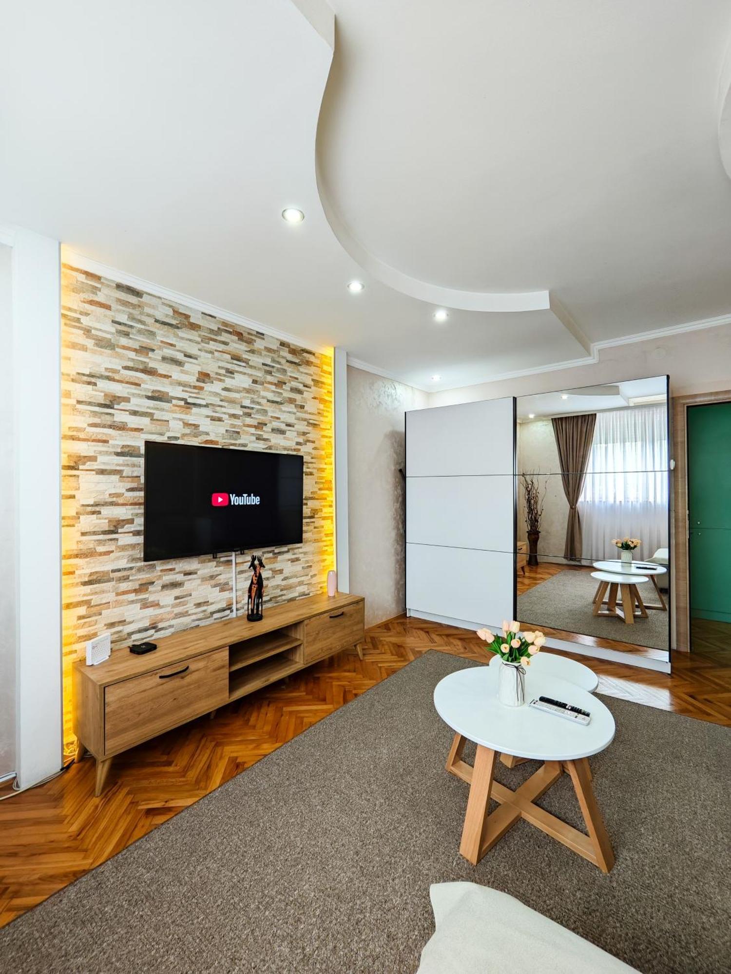 Apartman Julija 下米拉诺瓦茨 外观 照片