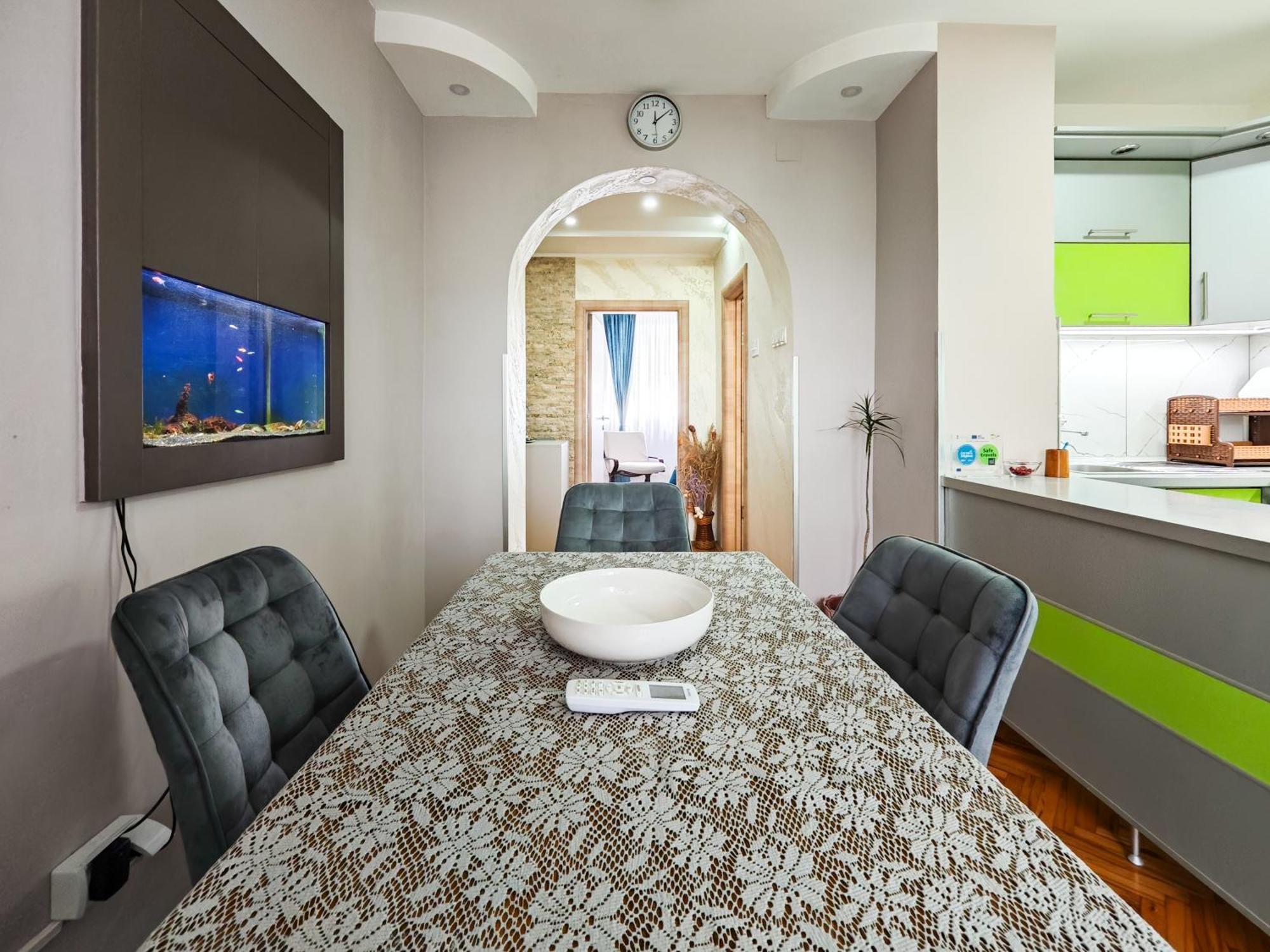 Apartman Julija 下米拉诺瓦茨 外观 照片