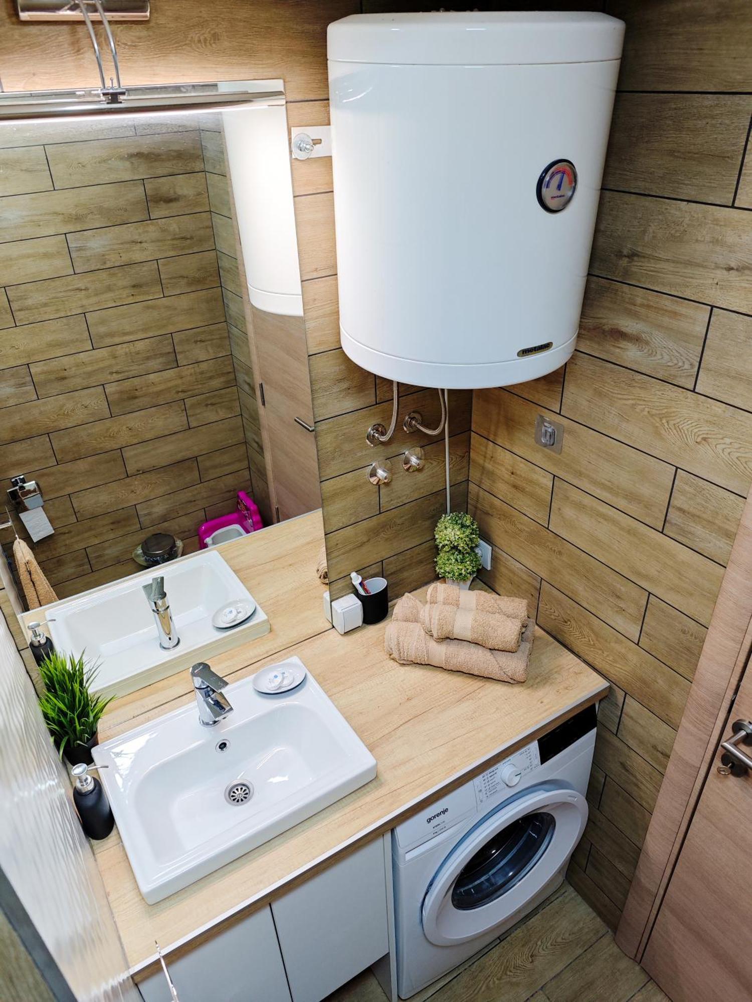 Apartman Julija 下米拉诺瓦茨 外观 照片