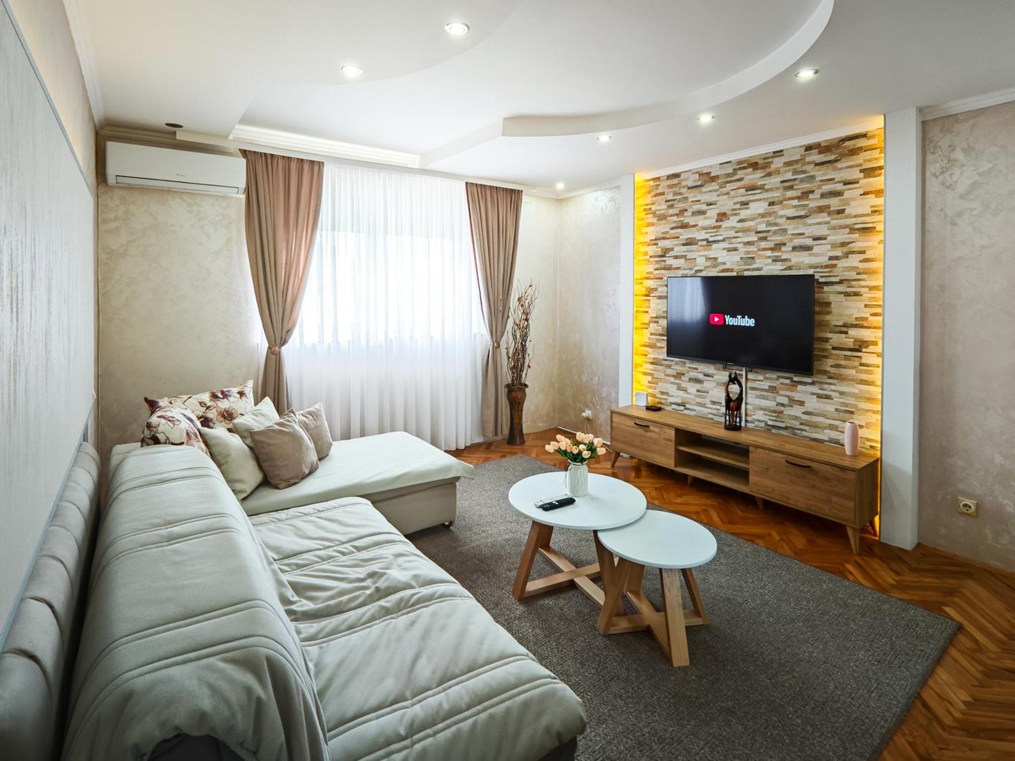 Apartman Julija 下米拉诺瓦茨 外观 照片
