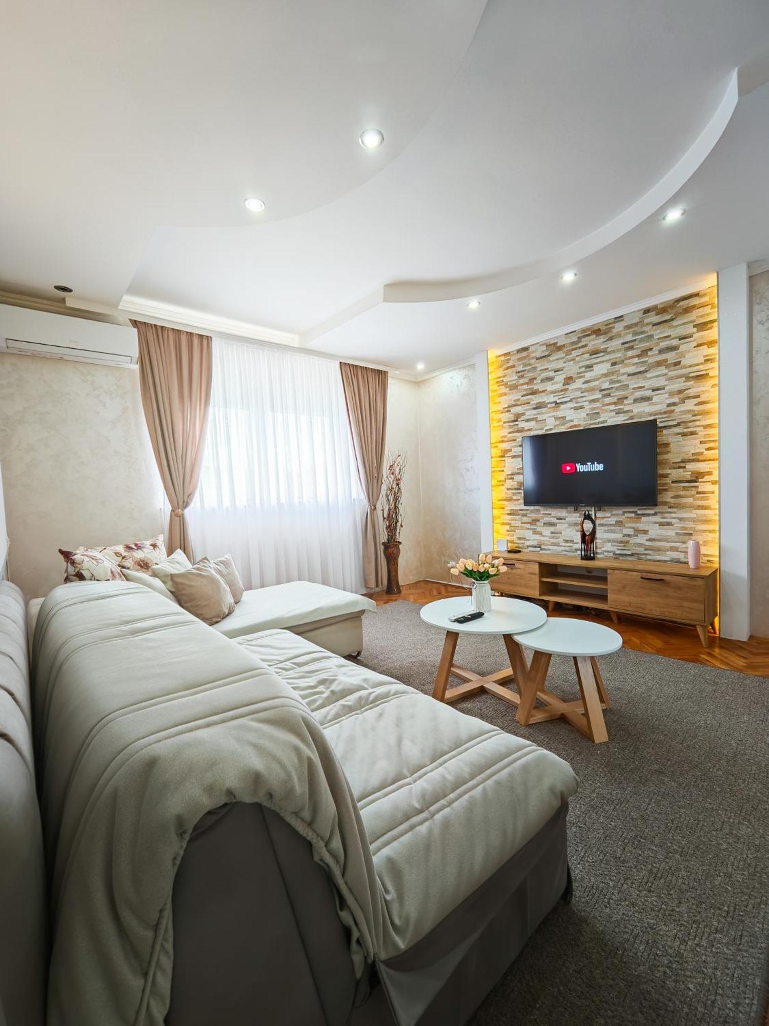 Apartman Julija 下米拉诺瓦茨 外观 照片