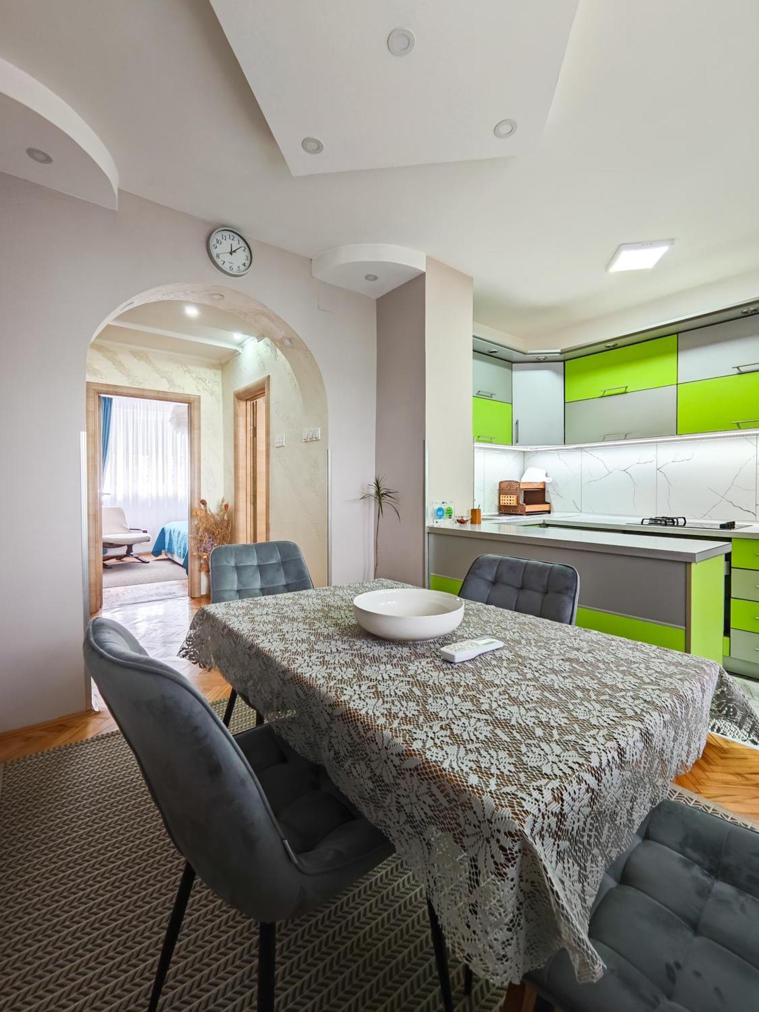 Apartman Julija 下米拉诺瓦茨 外观 照片